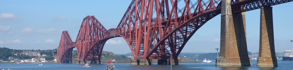 A scenic view of the Edinburgh Forth Bridge